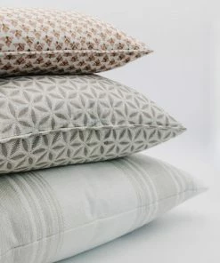 Walter G Home Decor Hanami Linen Pillow