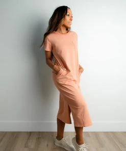 TeaNRose Delta Dress In Coral Apparel