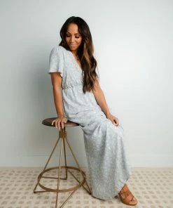 Nest Style & Design Apparel Jeanette Floral Dress