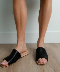 Thistle And Clover Capsule Collection Harper Sandals In Black