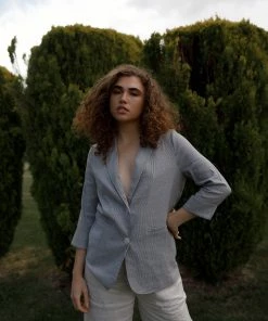 Doe & Rae Apparel Pettey Linen Blazer