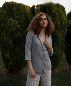 Doe & Rae Apparel Pettey Linen Blazer