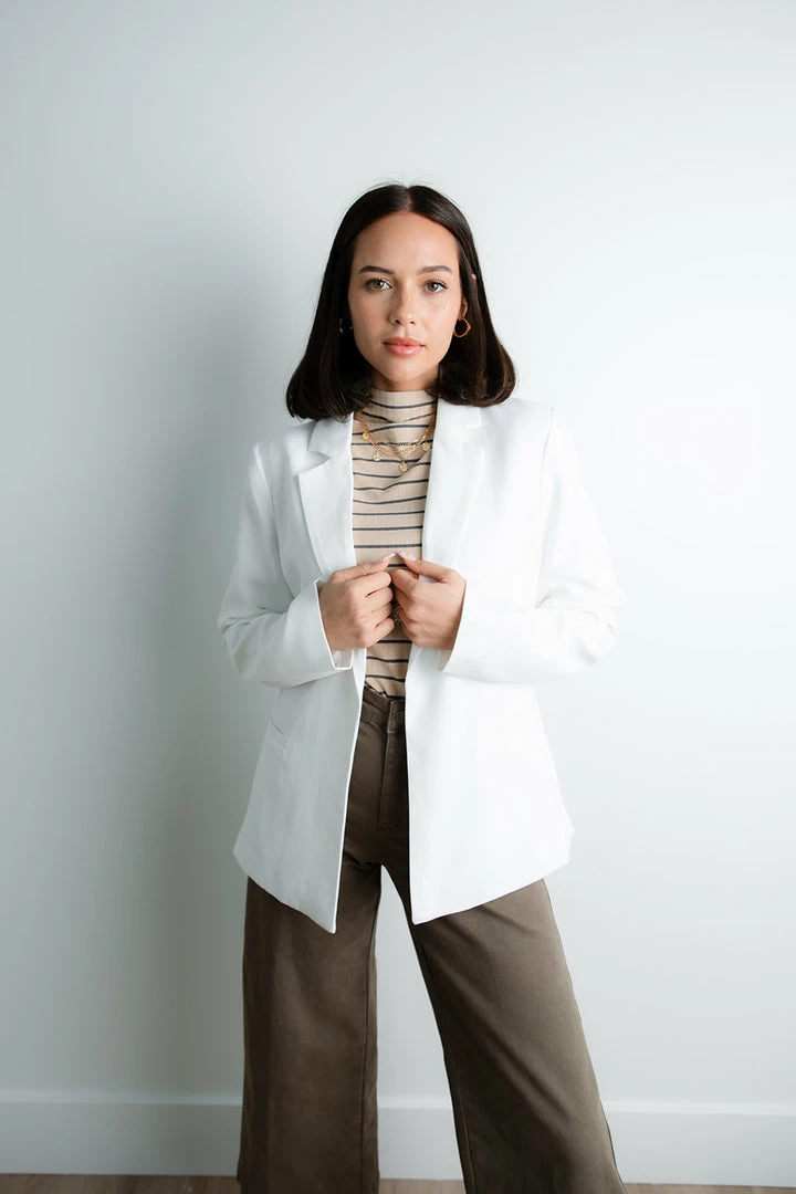 TeaNRose Apparel Flora White Blazer
