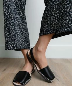 Avarcas USA Pons: Leather Sandal In Black