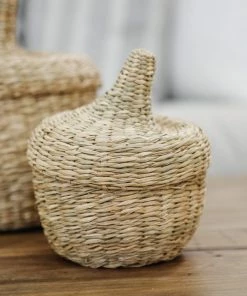 Creative Co-op Home Decor Woven Seagrass Basket With Lid