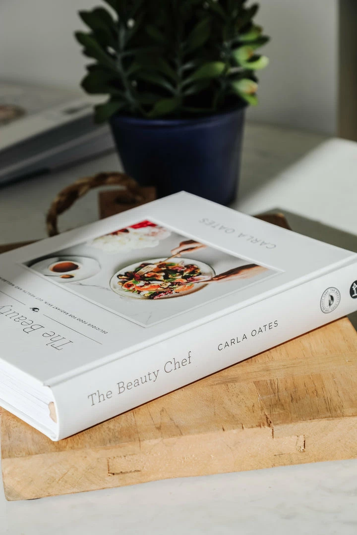 Hachette A Table: Recipes For Cooking And Eating The French Way